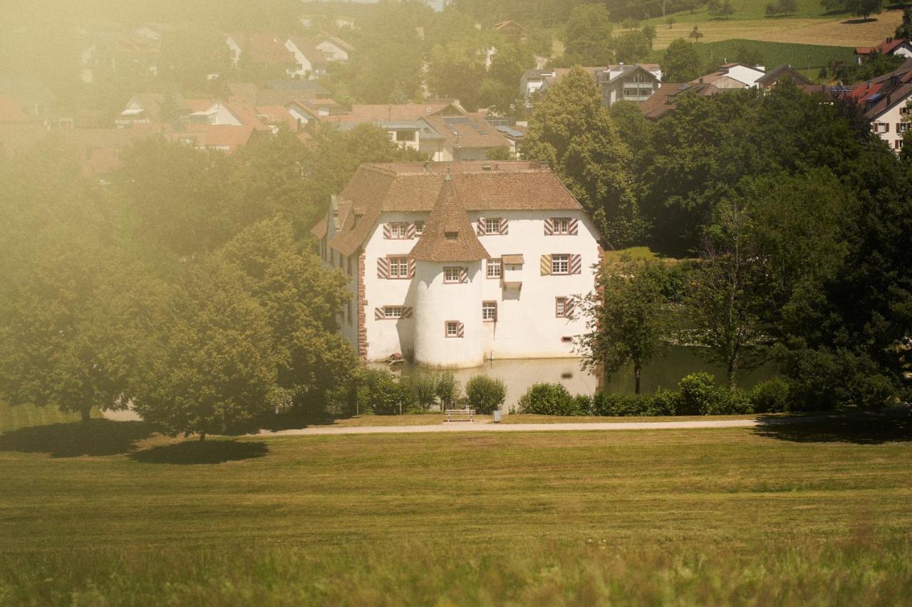 Gaestehaus Am Wasserschloss & Restaurant Wasserschloss インツリンゲン エクステリア 写真