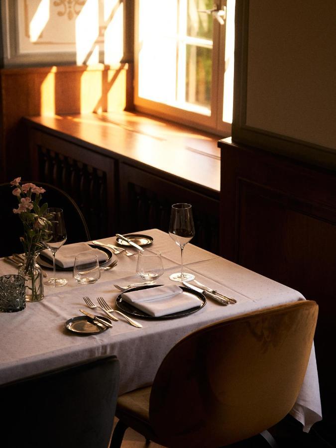 Gaestehaus Am Wasserschloss & Restaurant Wasserschloss インツリンゲン エクステリア 写真
